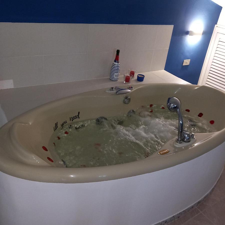 Wendy House Apartament Барі Екстер'єр фото